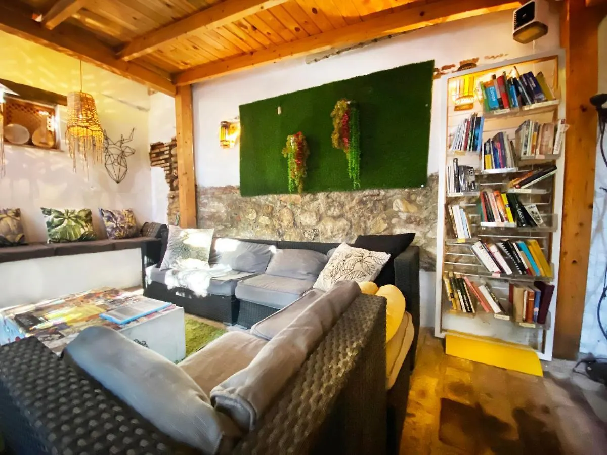 Hostal Makuto Coliving House Albergue Granada España